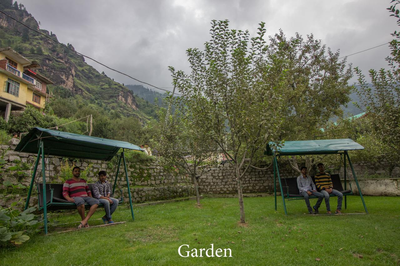 Neha Palace Hotel - Manali (Himachal Pradesh) — Photos 1